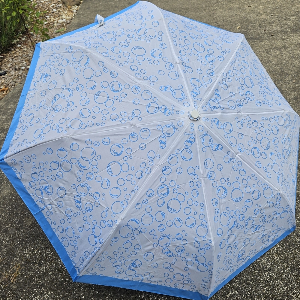 Vintage Coach bubbles umbrella, blue and white, so cute!